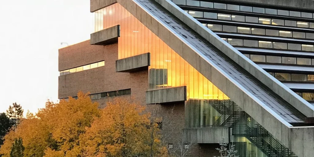 QEII Library e1559908919658